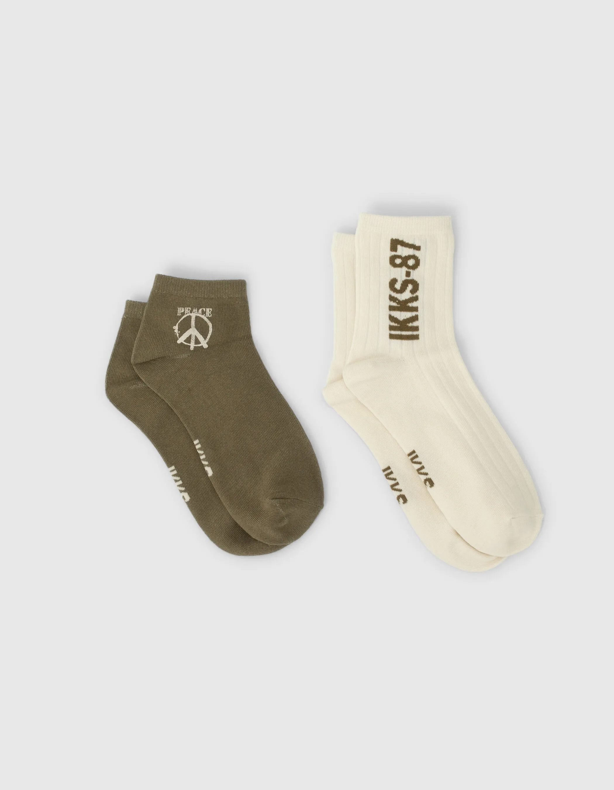 Chaussettes kaki et blanches côtelées