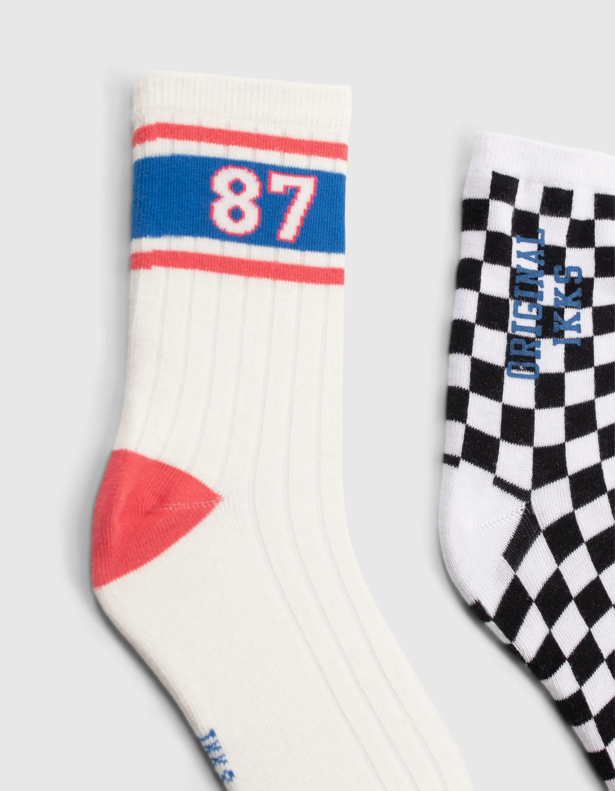 Chaussettes noires damier et blanches rayures